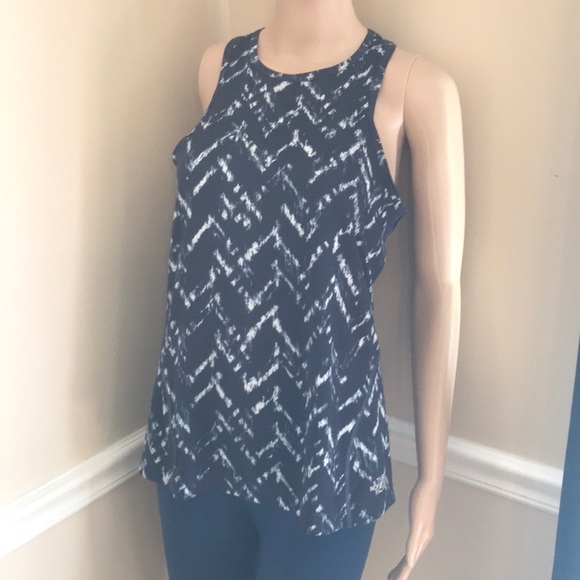 ⭐️ North Face On the Go Tank - Picture 3 of 8